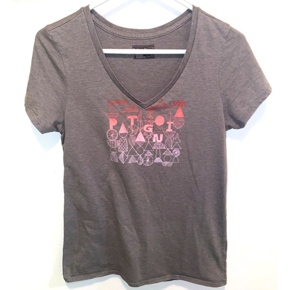 Patagonia Women’s Regular Fit V-Neck Sz S Gray Graphic T-shirt Short Sleeve